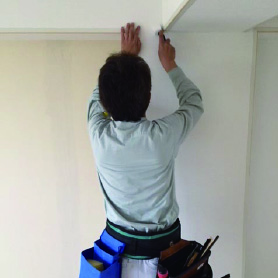 カベの張替え作業